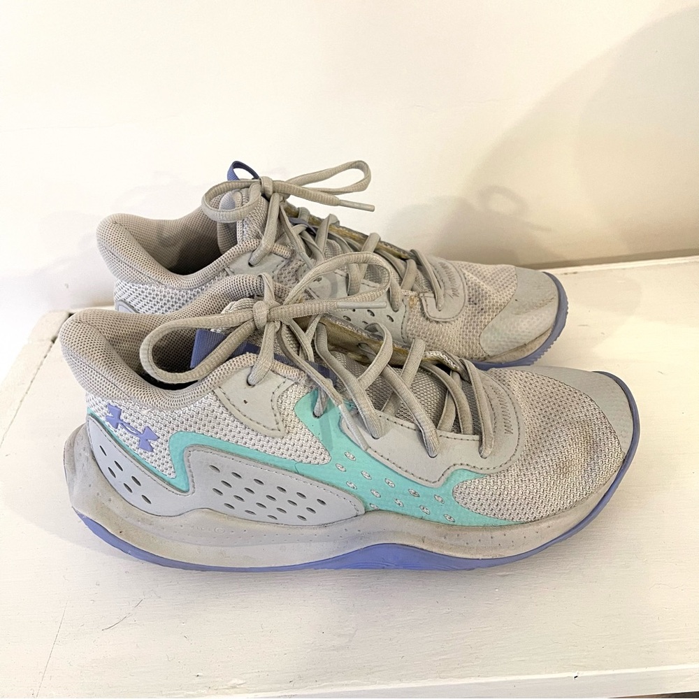 Under Armour Jet girls basketball shoes size 5
